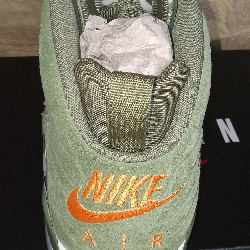 Jordan Men's Green Sneakers - Picture 4 of 8